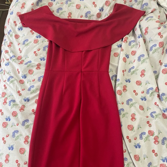 Dynamite Off-The-Shoulder Dress - Picture 2 of 3